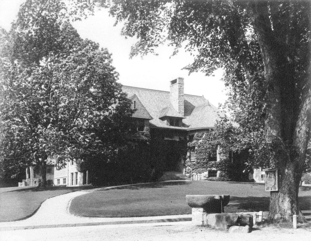 DH PD Library and fountain